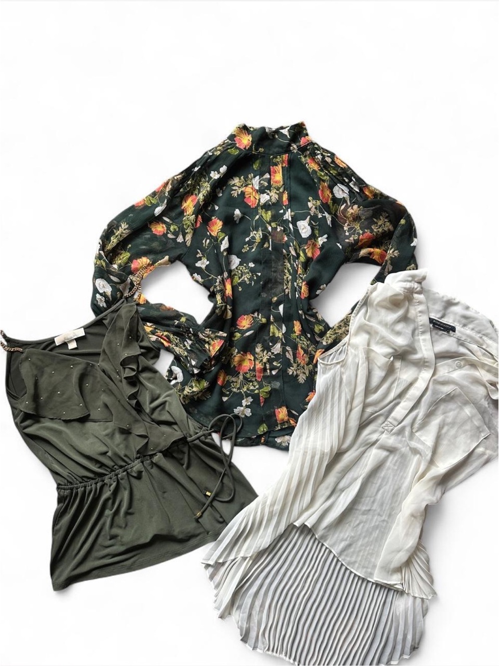 Women’s green and white fall 3 tops bundle size medium